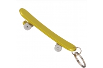 Prívesok otvárač na fľaše skateboard.
